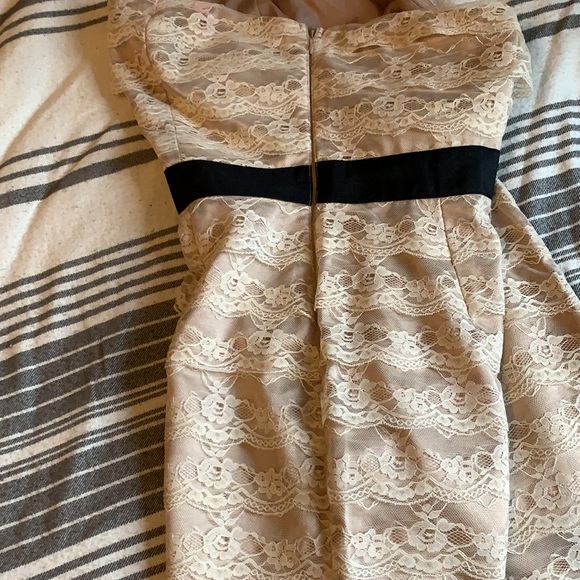 Robe de soirée en dentelle - Picture 3 of 3